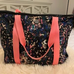 Lululemon Summer Lovin’ Tote